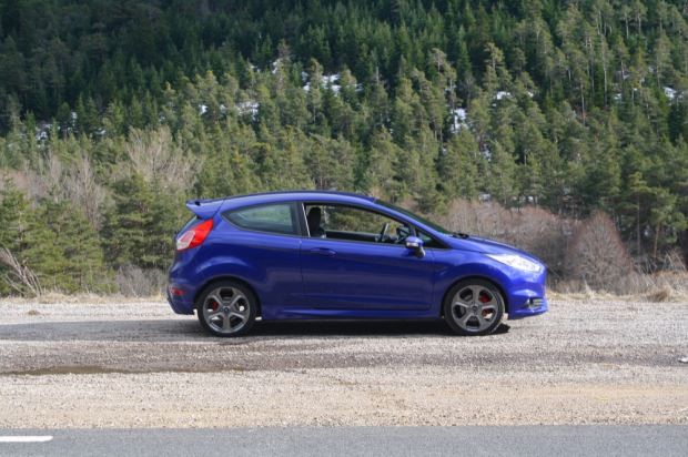 Ford Fiesta ST side