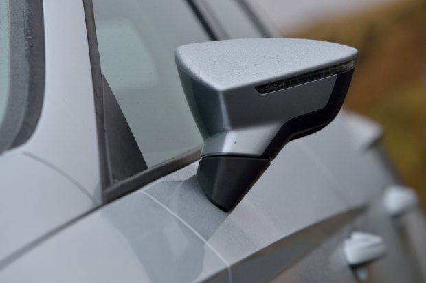 SEAT Leon ST mirror