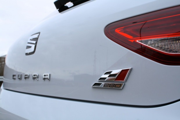 SEAT Leon Cupra badge