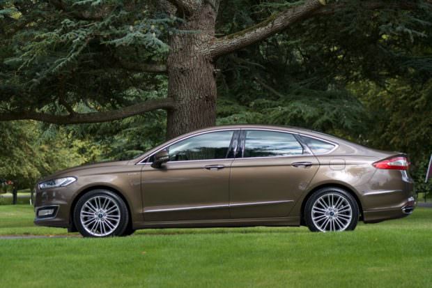 Ford Mondeo Vignale side