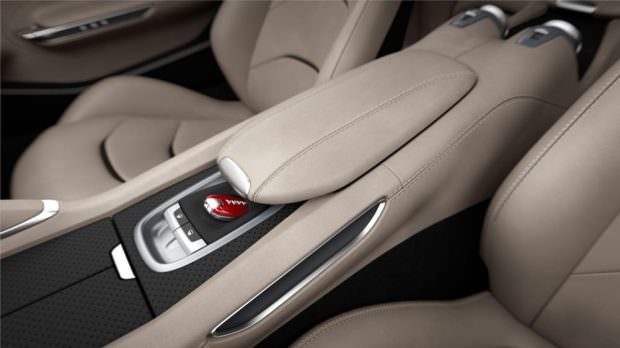 Ferrari_GTC4Lusso_central_console_300dpi50-to-70