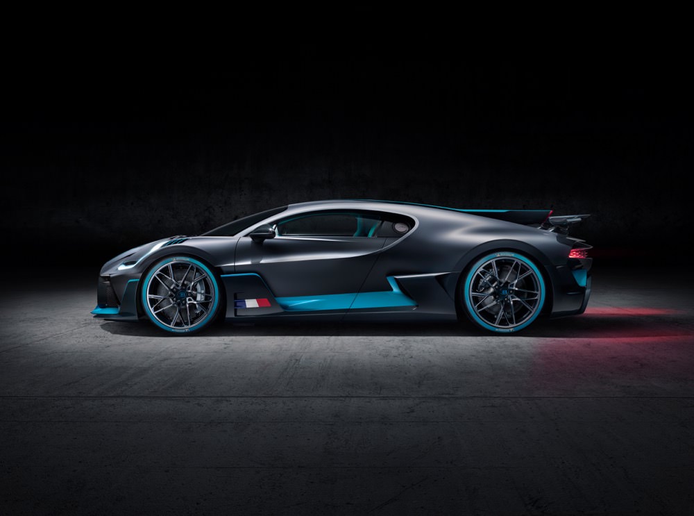 Bugatti Divo side profile