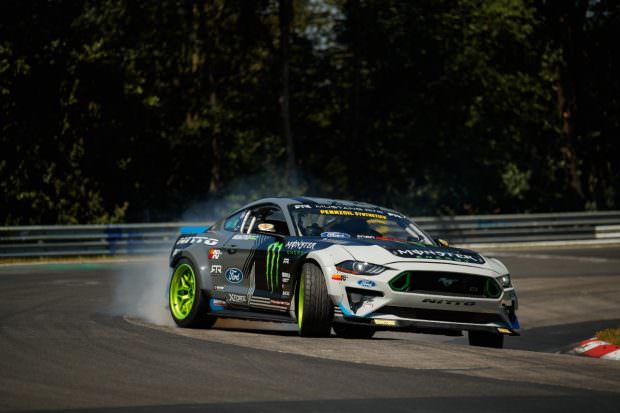 Mustang RTR drifting