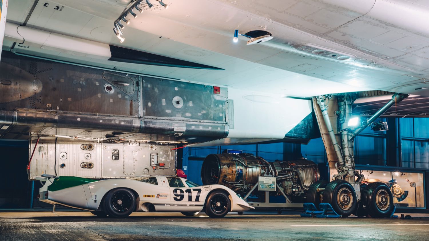 Porsche 917 under Concorde