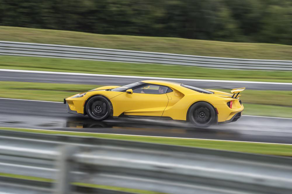 Ford GT side view 