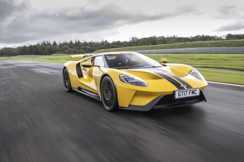 Ford GT flat out in the wet