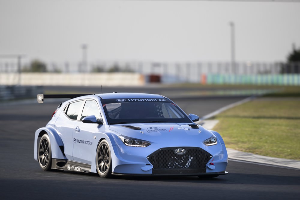 Hyundai Veloster N ETCR on track