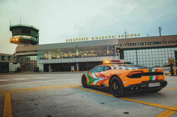 Lamborghini Huracan RWD airport