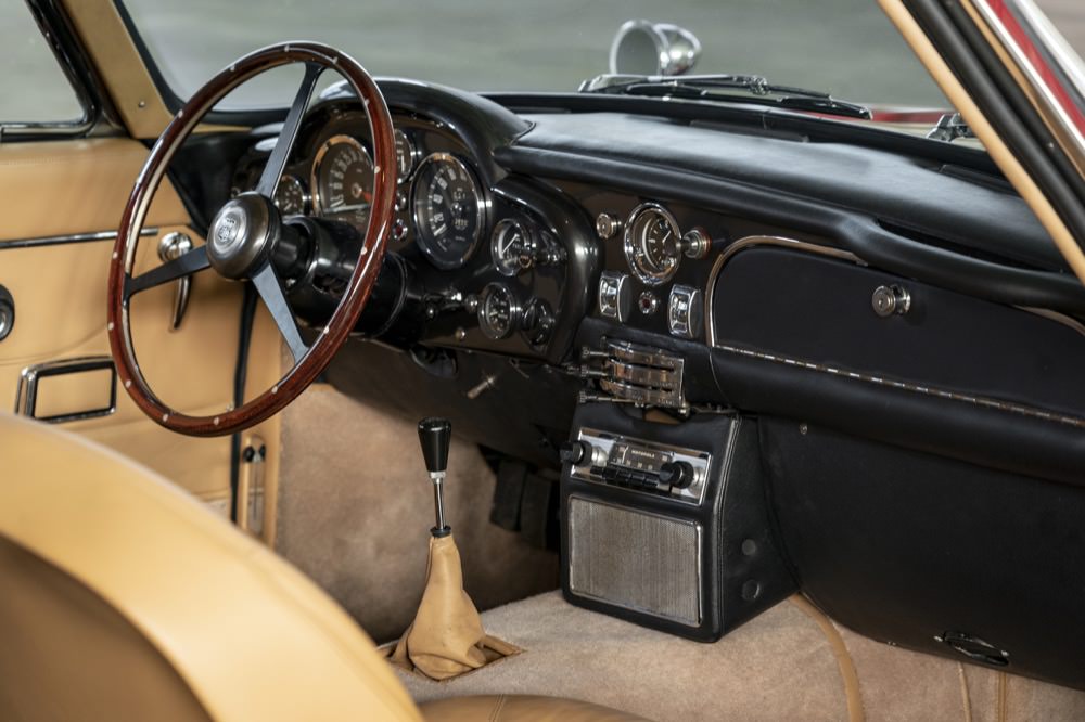 Aston Martin DB6 Vantage interior