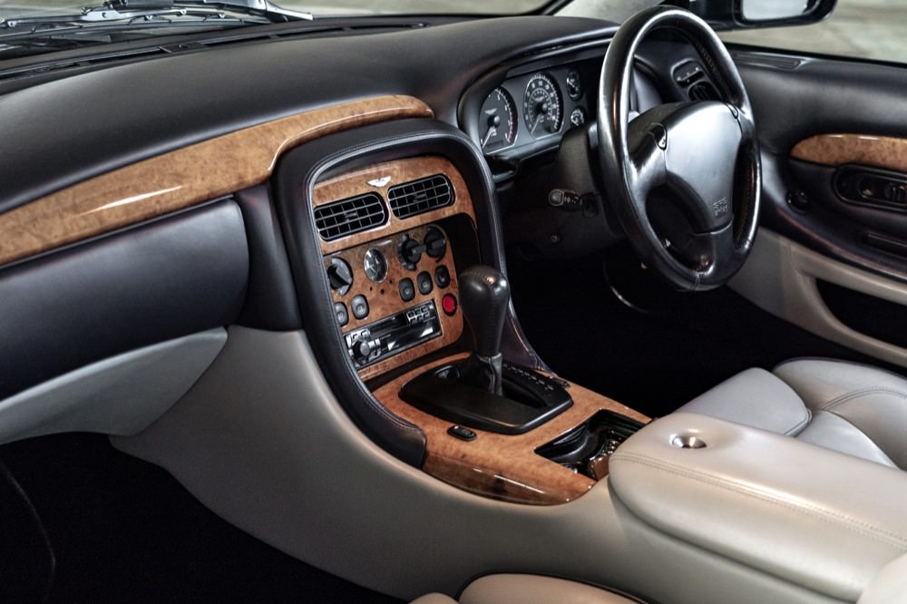 Aston Martin DB7 V12 Vantage interior