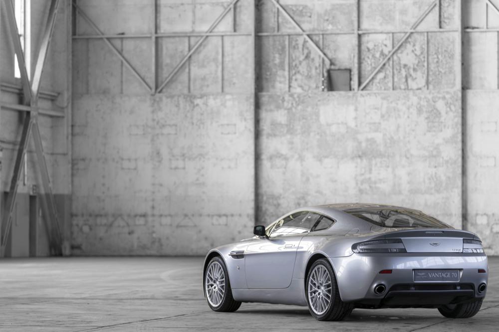 Aston Martin V8 Vantage rear