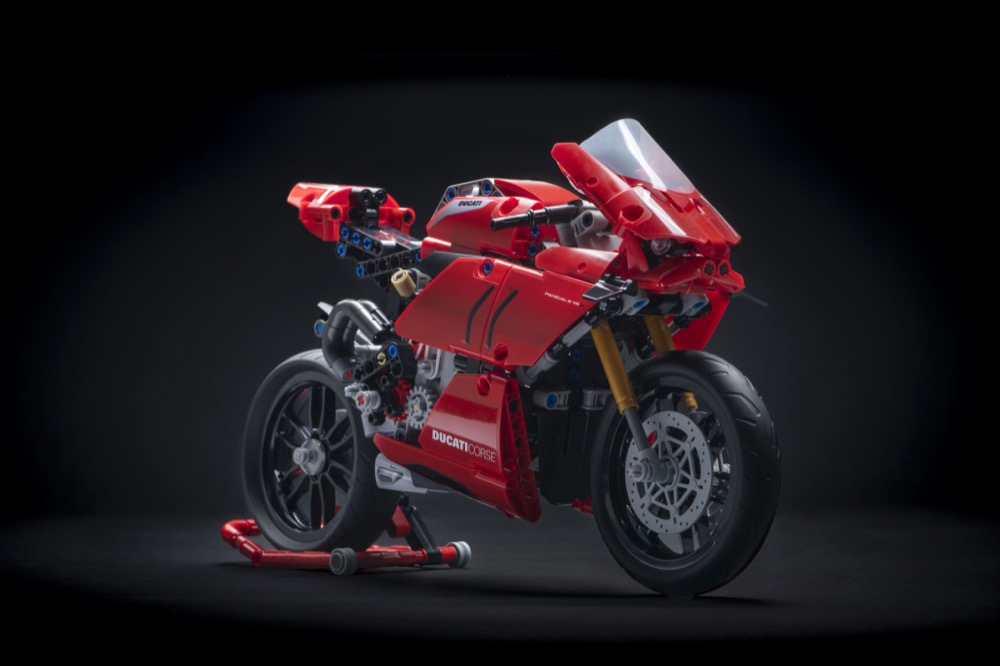 Lego Ducati Panigale V4 R incoming