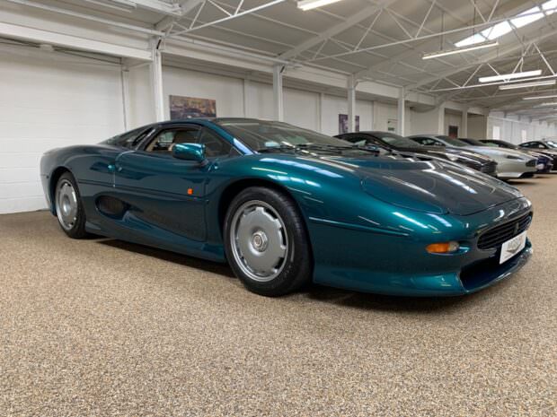 Green Jaguar XJ220 side