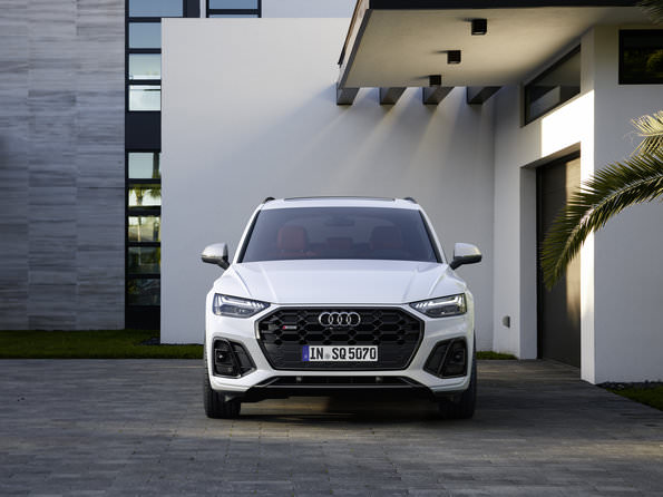 Audi SQ5 2021 front