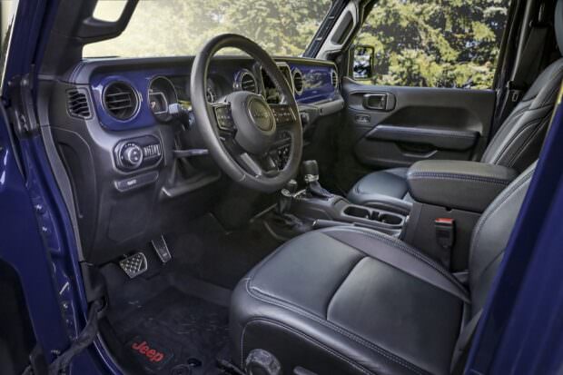 Jeep Gladiator Top Dog interior