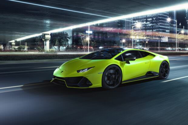 Lambo Fluo Capsule diving