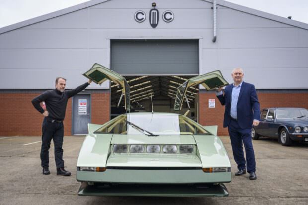 Aston Martin Bulldog doors