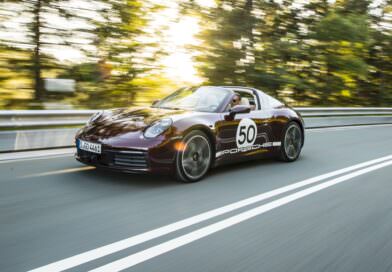 Porsche 911 Targa 992 driving